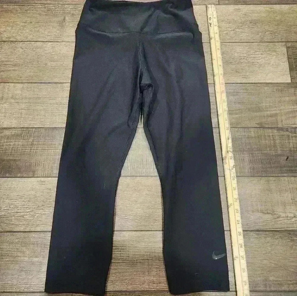 Nike Tights Leggings Capri Cropped Dri Fit Pant Women Medium Black Out - Picture 1 of 5